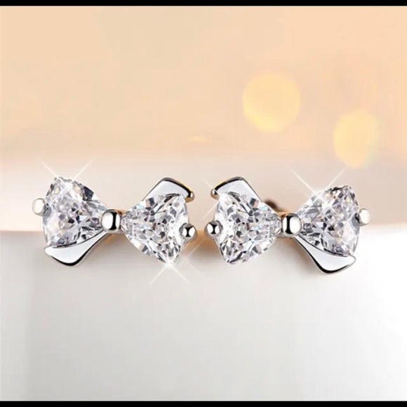 New!! Stunning Silver Bowknot Crystal CZ Stud Earrings! - Picture 3 of 6